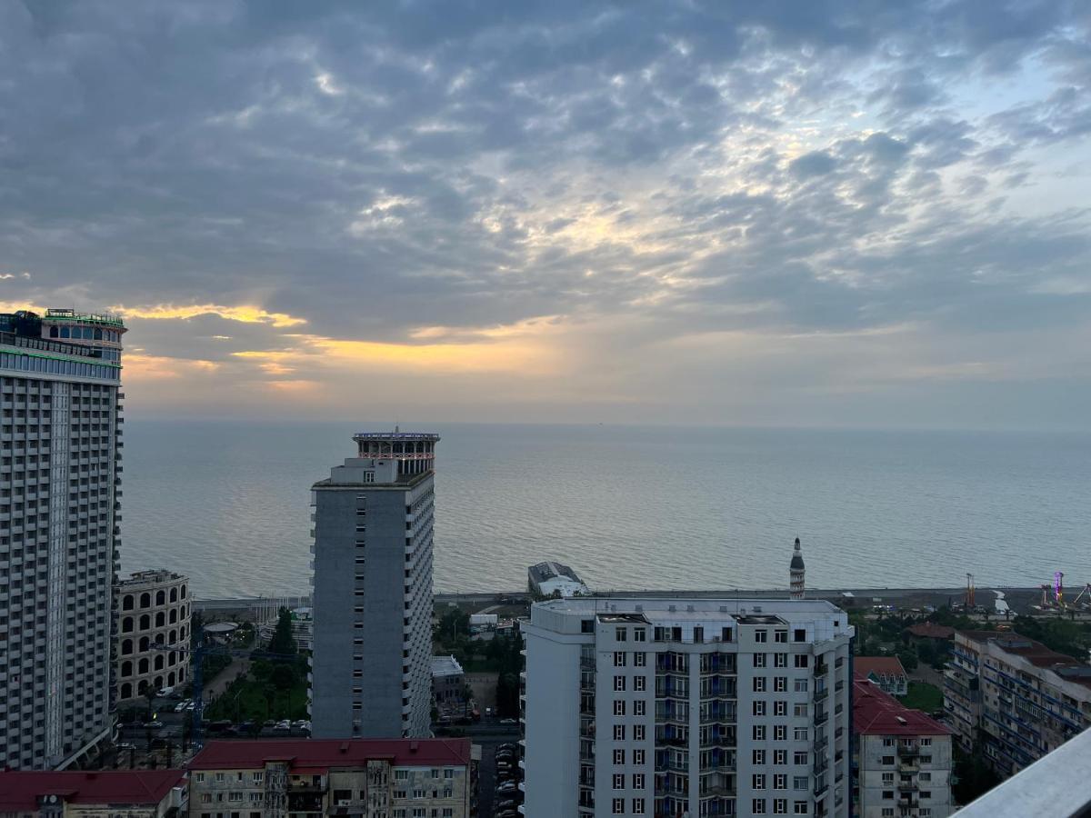 27 Floor Apartments Batumi Bagian luar foto
